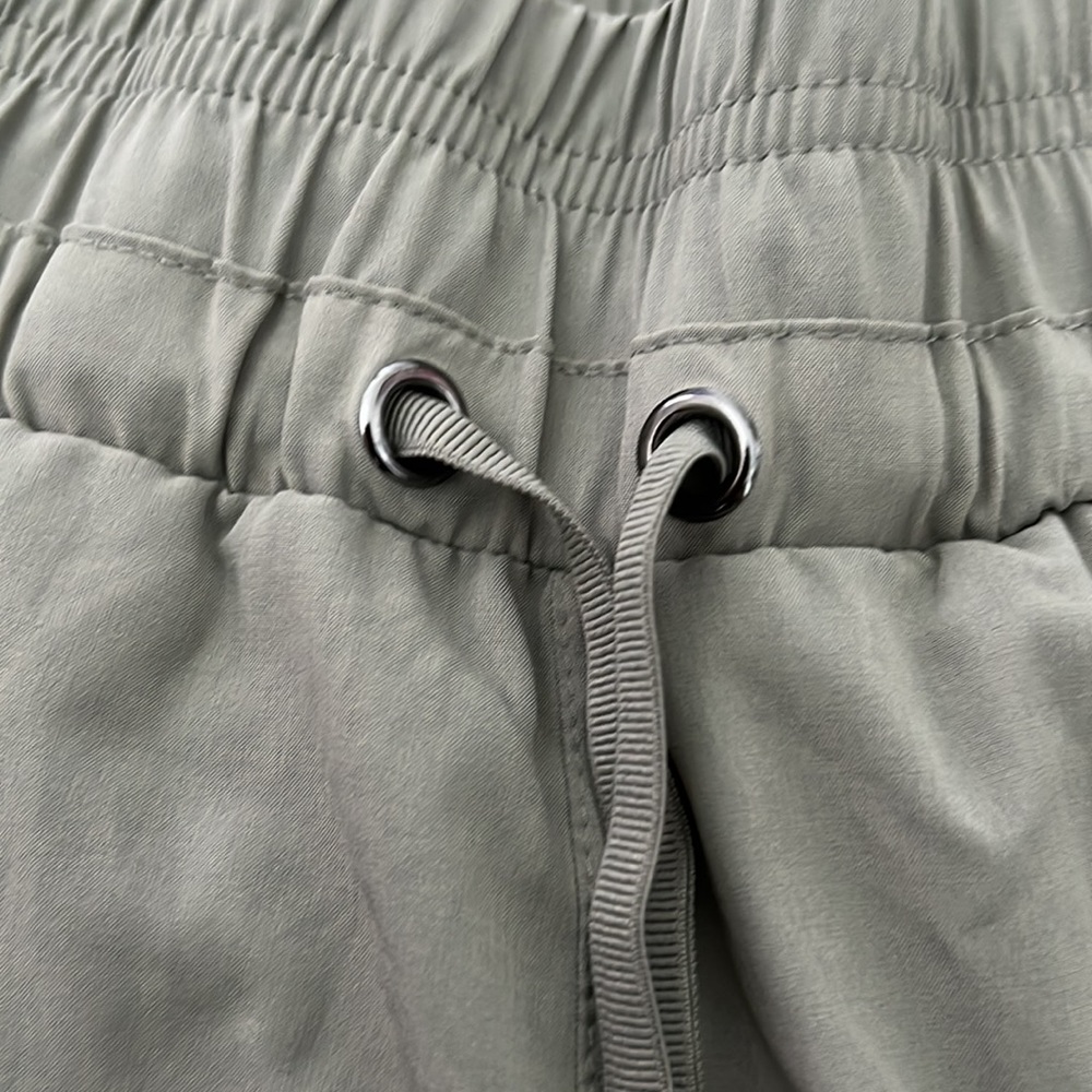 Green pants - Picture 2 of 3